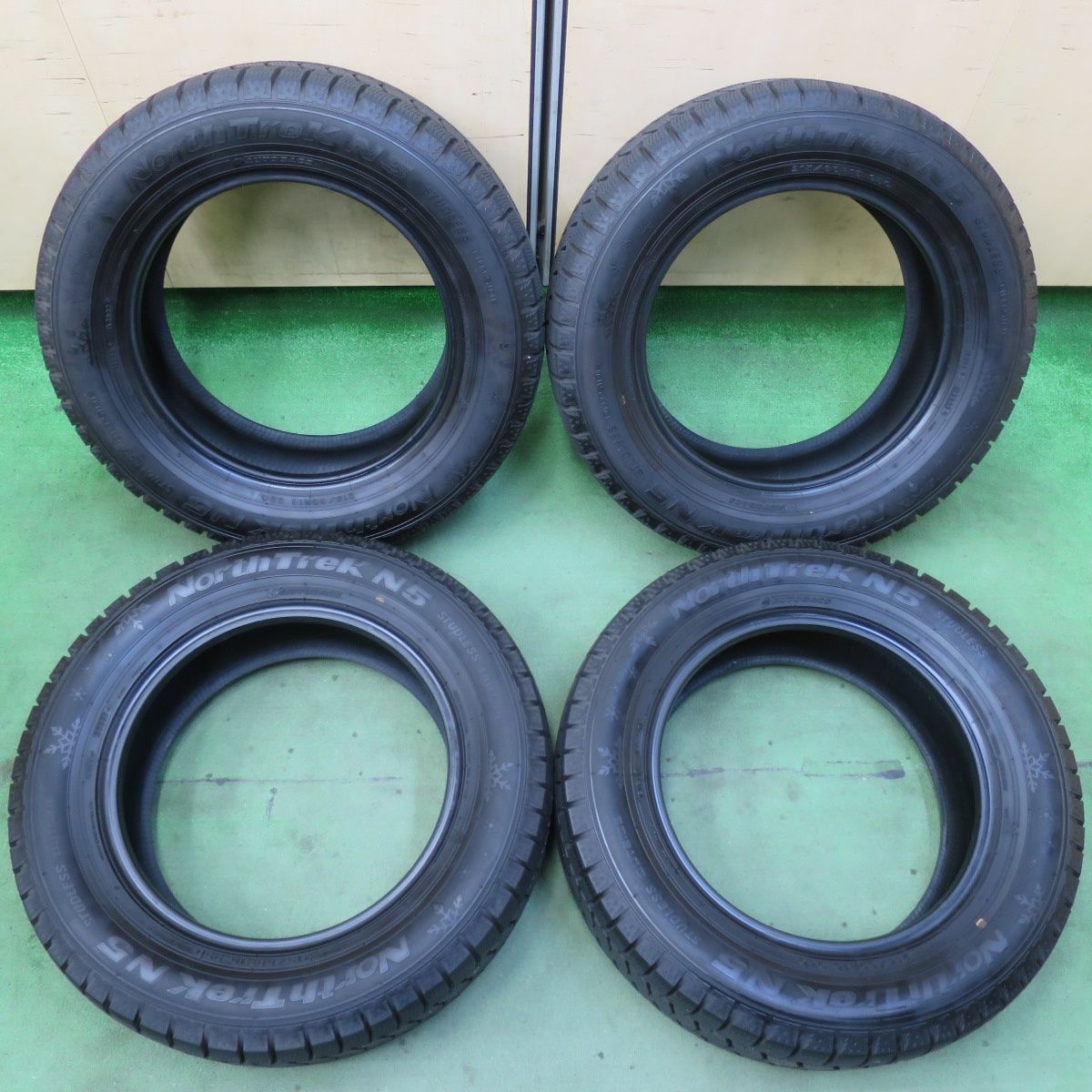 バリ溝 22年 ほぼ10分 スタッドレス 215|60R16 オートバックス ノーストレック N5 タイヤ 16インチ エスティマ クラウン オデッセイ マークX 等 5102001イスタ