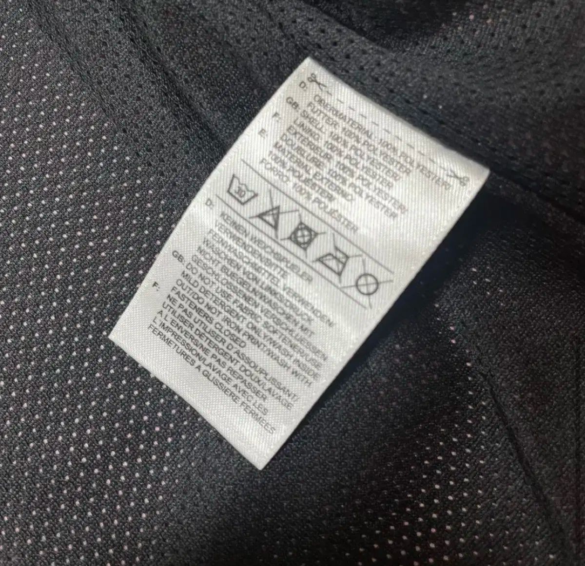 adidas ウィンドブレーカー