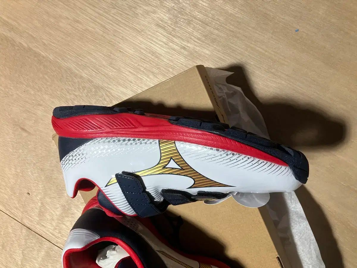 ミズノ 野球シューズ 260 人造芝シューズ 白 赤