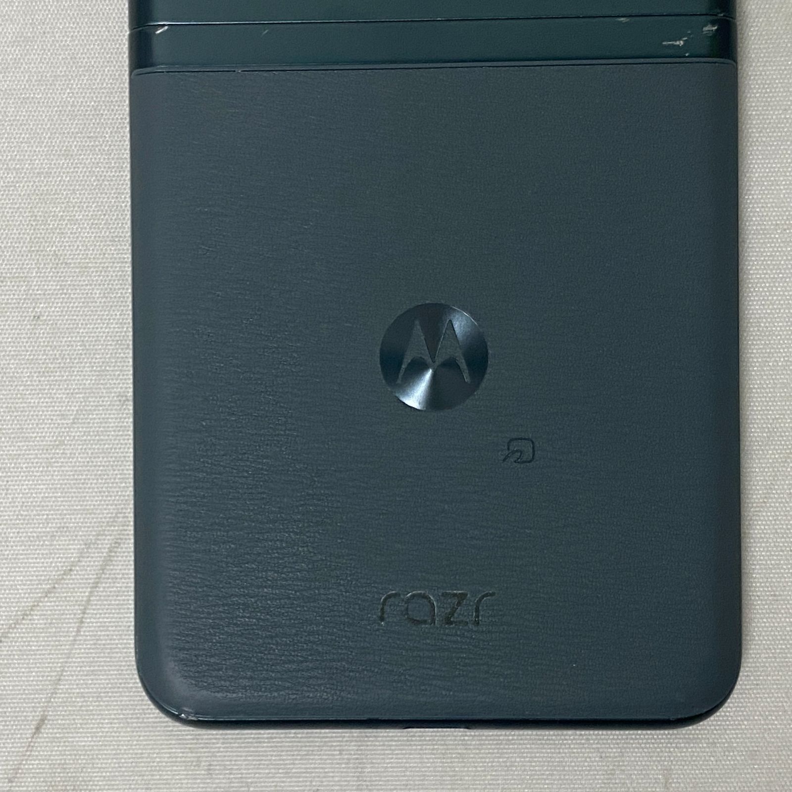 浜館70-628】 【店舗併売品】 motorola razr 40 SIMフリー セージ 