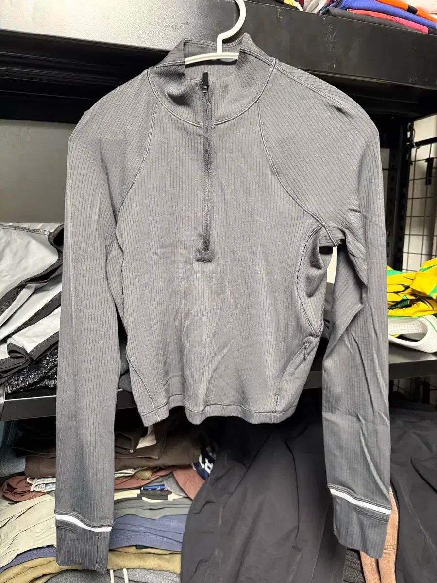 ルルレモン イッツルルリブドクロップドハーフジップアップ