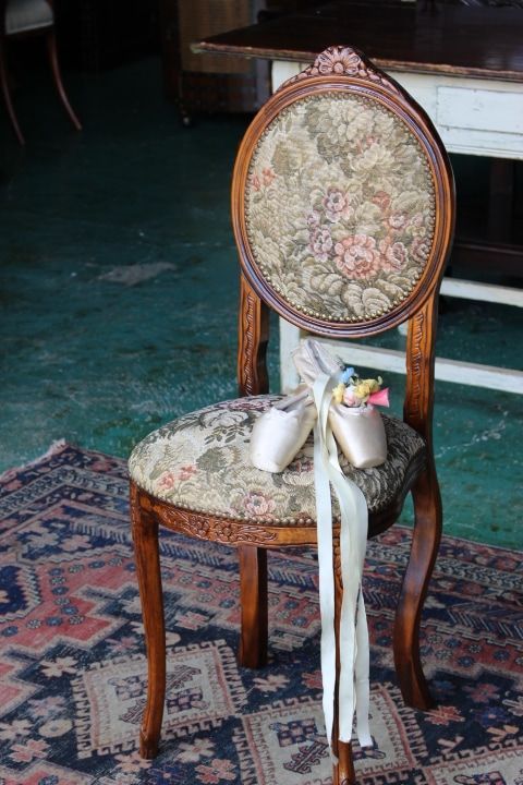 在庫一掃セール イギリス アンティーク家具 ベッドサイドチェア レディースチェア 椅子 チェア 英国製 mh-1144