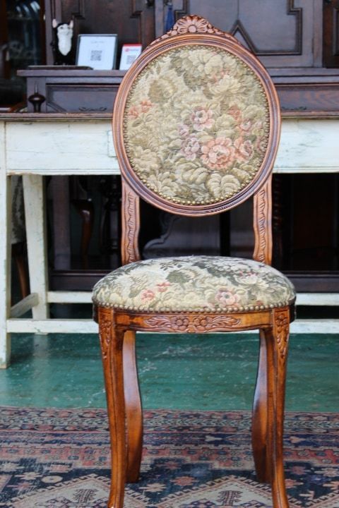 ベッドサイドチェア