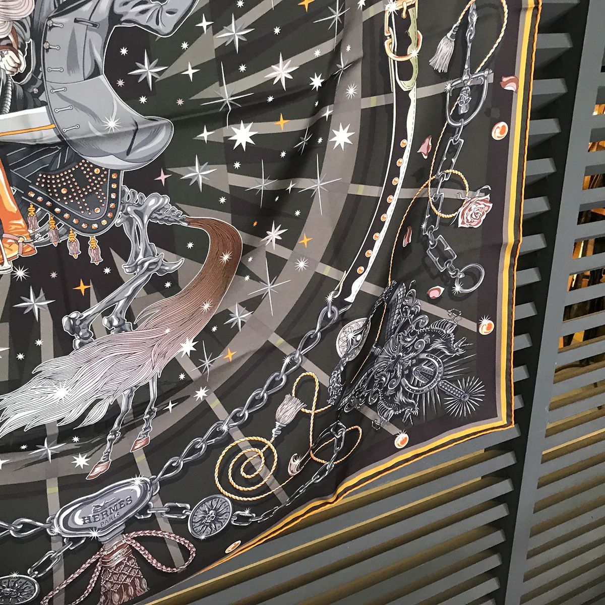 カーキ アントラシット