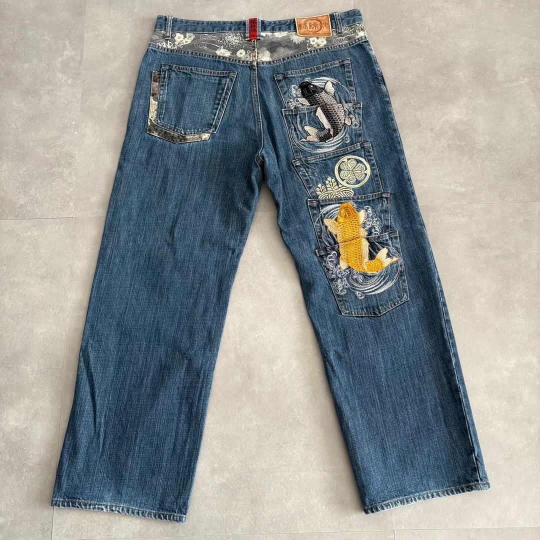 カラクリダマシイ　絡繰魂　和柄刺繍デニム　W33 5連ポケット　登り鯉　ジーンズ 絡繰魂 カラクリダマシイ 5連ポケット 鯉刺繍 ジーンズ 和柄刺繍