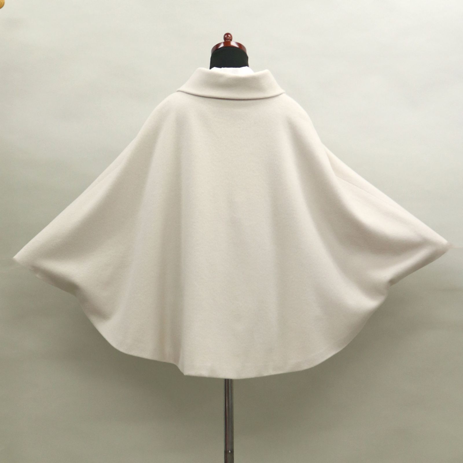 サンドベージュ