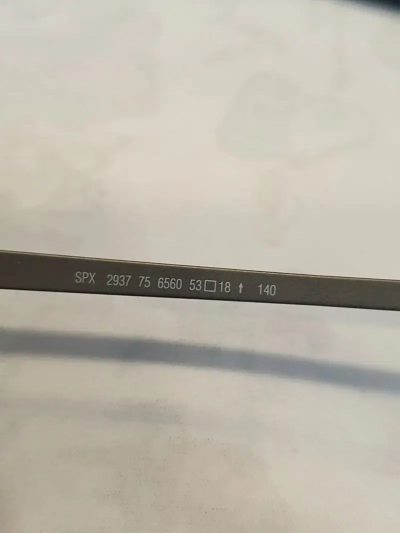 シルエットメガネ