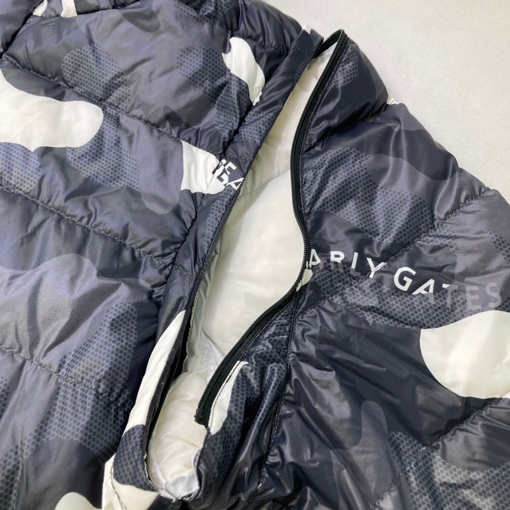 カモフラ ロゴ総柄