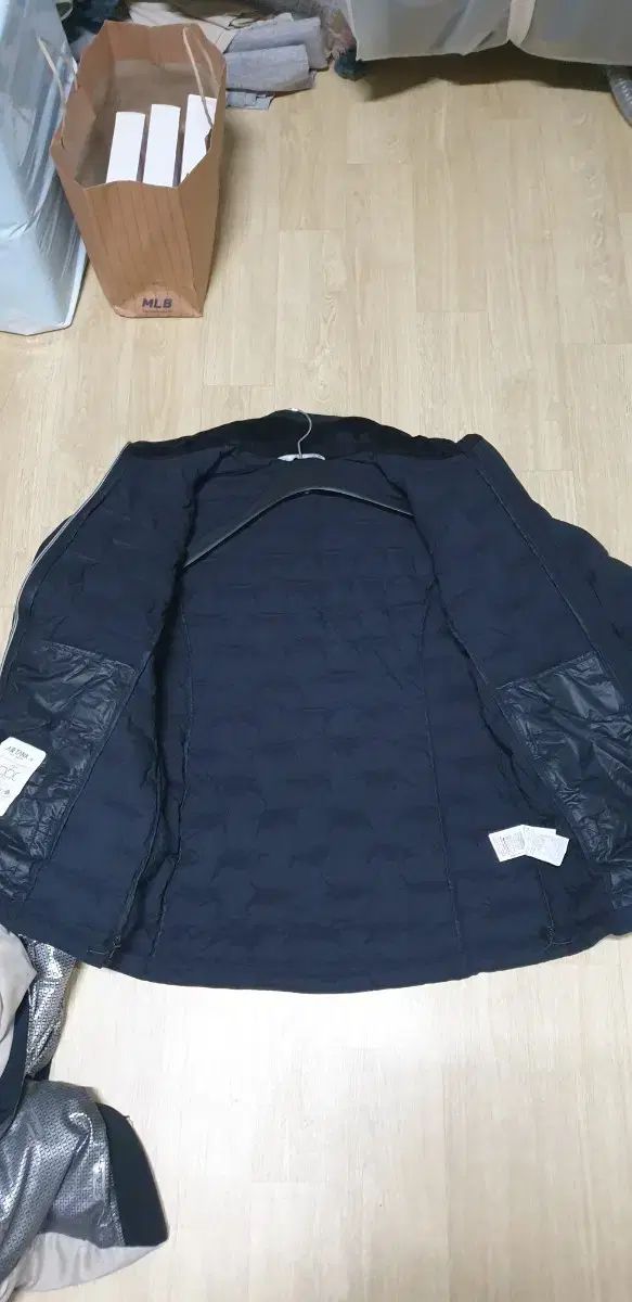 BLACK YAK ブラックヤク 軽量 ダウン ブラック 100 WWW_USTAUSTRALIA_COM_AU