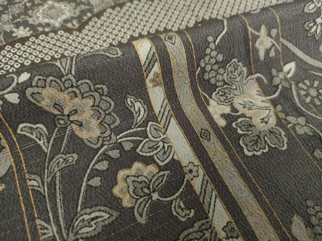 更紗花葡萄唐草文