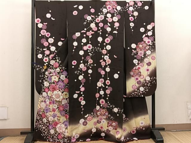 平和屋着物○豪華振袖 駒刺繍 舞桜文 暈し染め 黒地 金彩 京都きもの
