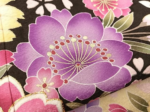 平和屋着物○豪華振袖 駒刺繍 舞桜文 暈し染め 黒地 金彩 京都きもの