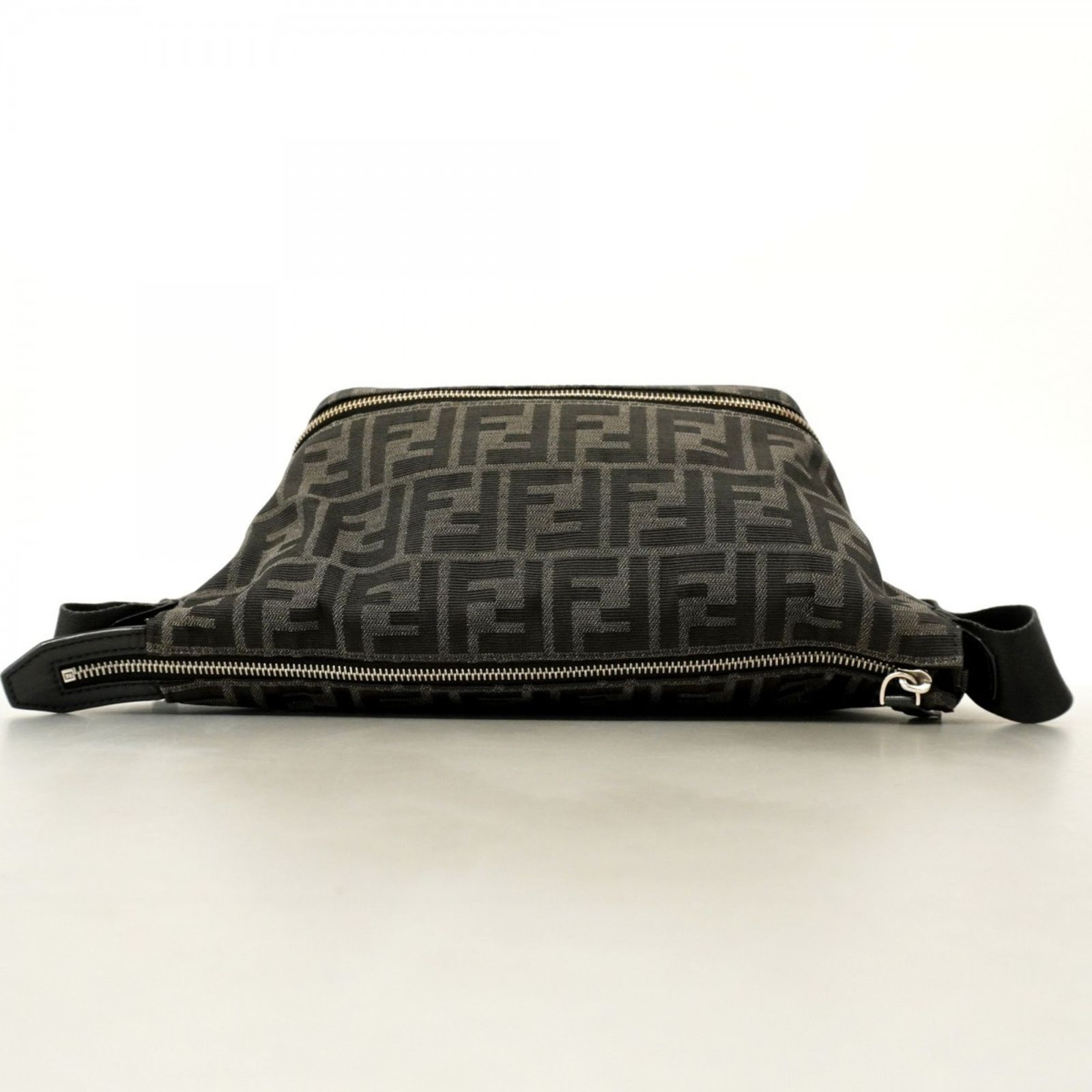 Fendi フェンディ