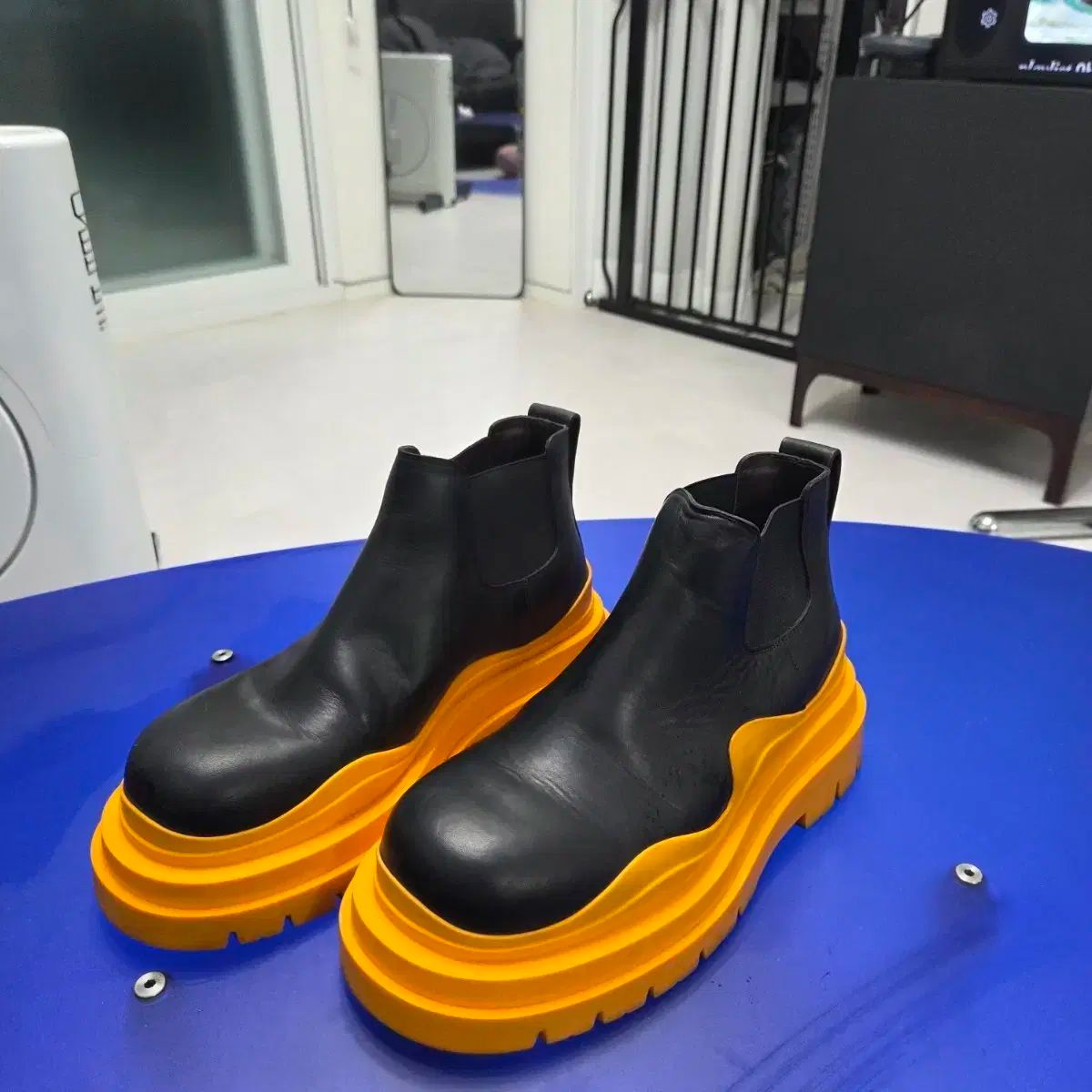 ボッテガ ヴェネタ タイヤ チェルシーブーツ ミドル 260