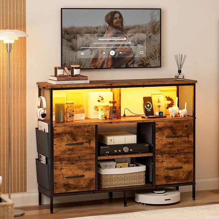 IKIFLY チェスト収納 タンス 棚付き 箪笥リビング収納チェスト LEDライト付き テレビボード おしゃれ 収納ケース 引き出し 大容量 USBポート付き洋服タンス 布製 玄関キャビネット ビンテージ 幅110x奥行30x高さ82cm