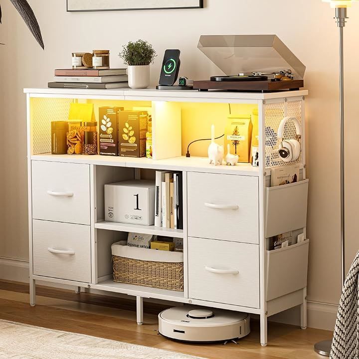 IKIFLY チェスト収納 タンス 棚付き 箪笥リビング収納チェスト LEDライト付き テレビボード おしゃれ 収納ケース 引き出し 大容量 USBポート付き洋服タンス 布製 玄関キャビネット ホワイト 幅110x奥行30x高さ82cm