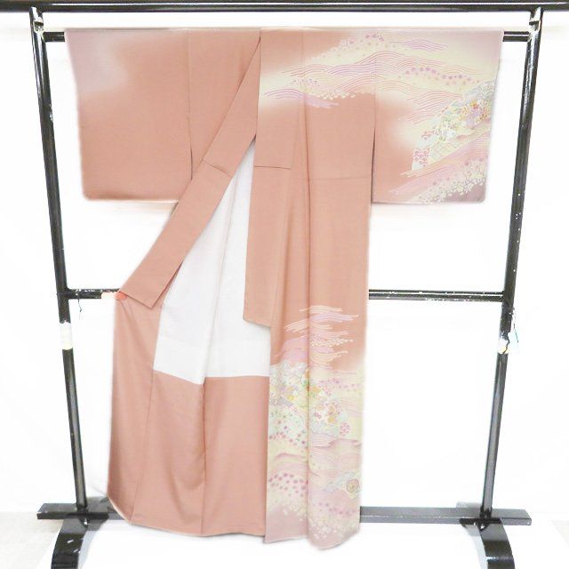 金駒刺繍 波に花の図