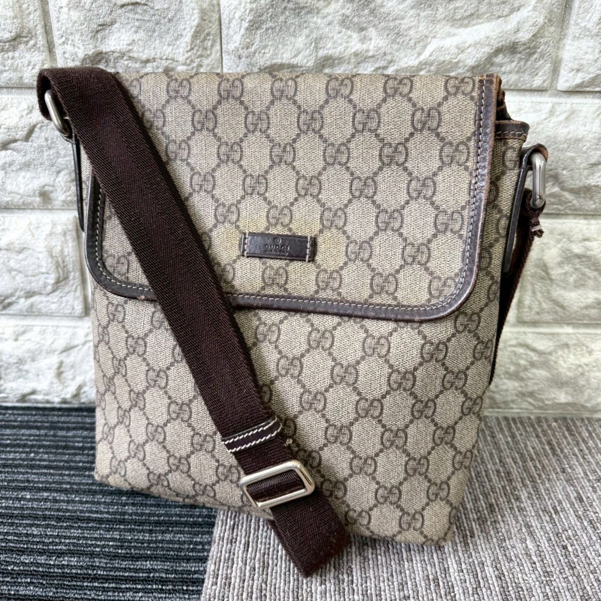 GUCCI グッチ GGスプリーム ショルダーバッグ 斜め掛け ロゴ GG柄 ブラウン 総柄 PVC