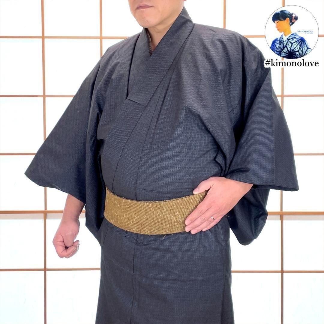 メンズ紬着物 袷 正絹 亀甲柄 濃紺 身長172 cm前後 男着物 kimonolove リユース品 オゾン消臭サービス A 1532