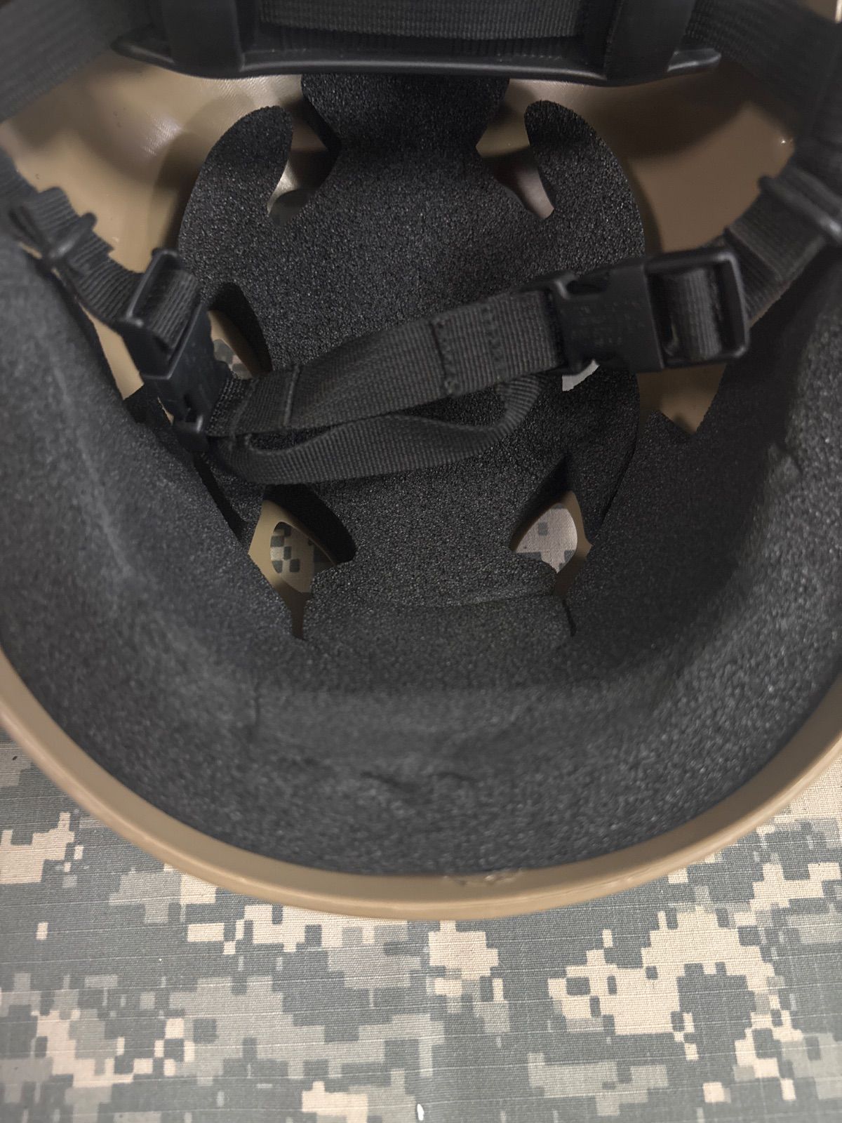 米軍 PT HELMET A−BRAVO トレーニング ヘルメット MEDIUM 米軍実物 PT