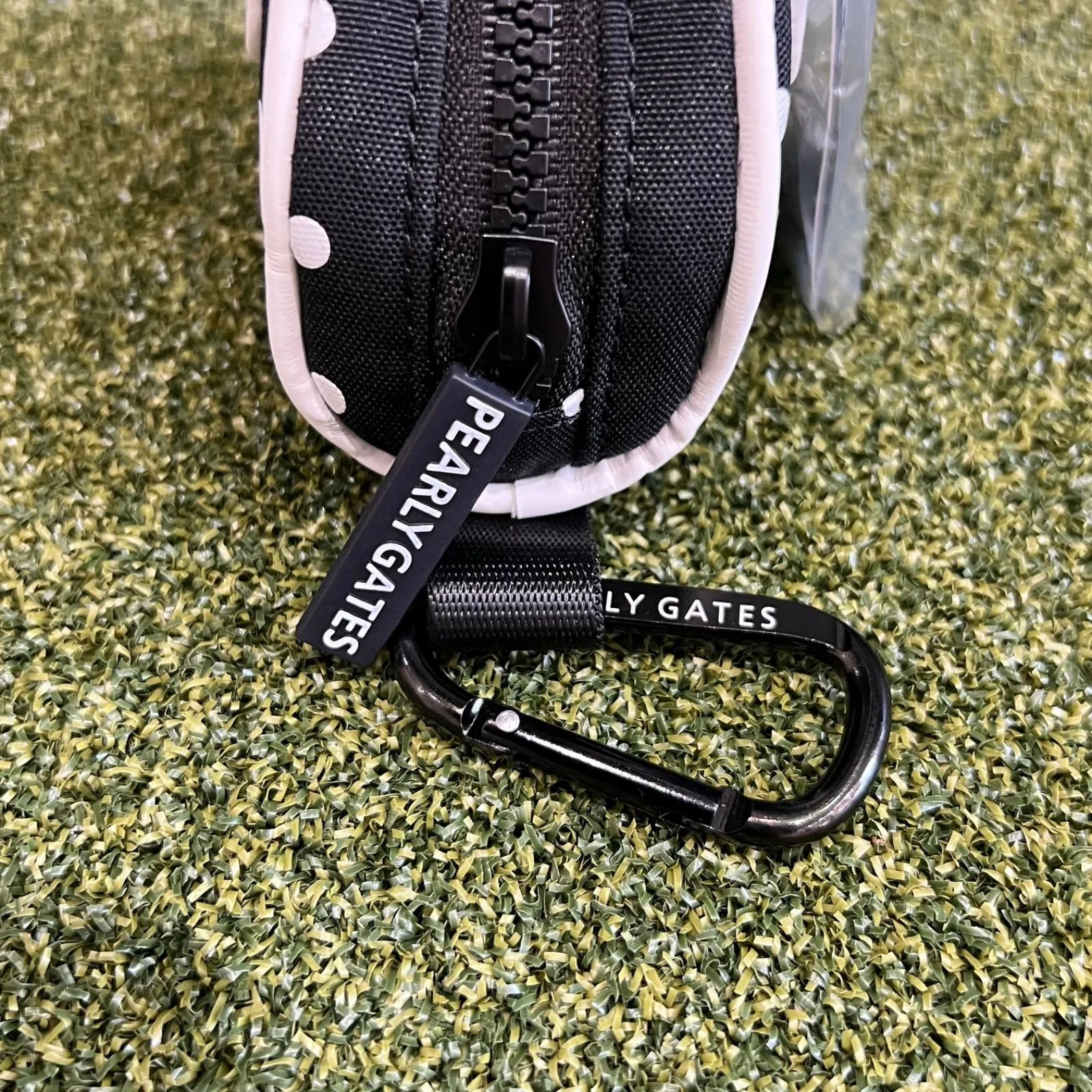 新品タグ付】PEARLY GATES ミニドット柄ボールポーチ (UNISEX