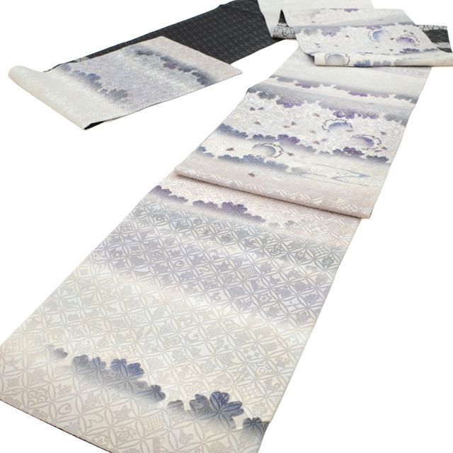 袋帯 リサイクル リバーシブル 両面 正絹 アイボリー ライトグレー 白藤色 グラデーション 輪奈織 七宝 宝尽くし 雪輪 花びら 手染め 黒 うさぎ やまと 扱い セミフォーマル カジュアル 春 秋 冬 仕立て上がり みやがわ sb54664