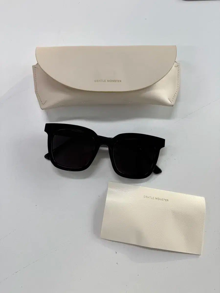 GENTLE MONSTER ジェントルモンスター サングラス ピン finn