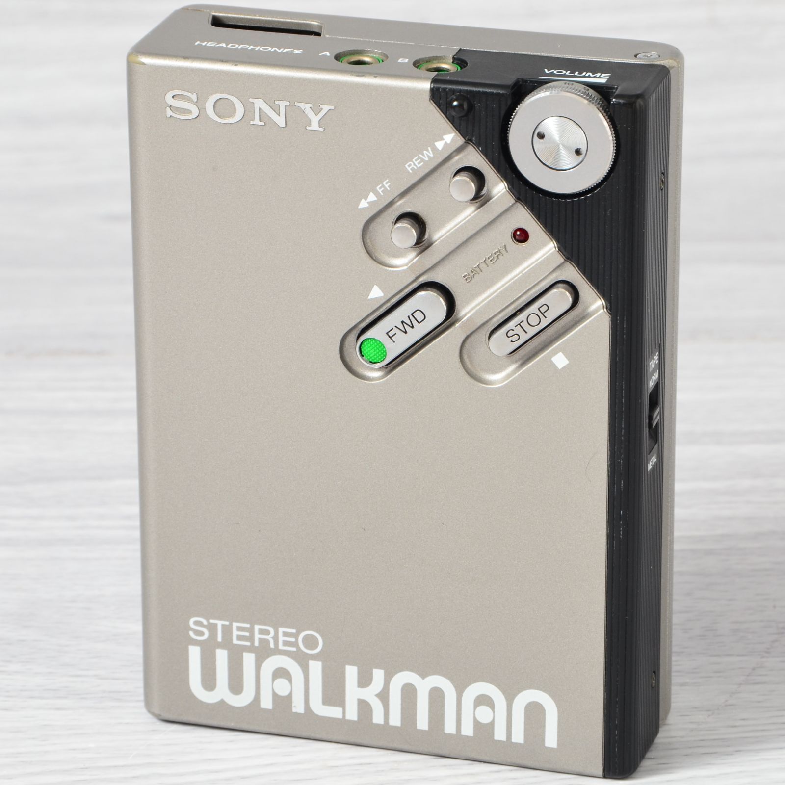 SONY WALKMAN WM-2 カセットウォークマン シルバー ケース 電池ボックス付 整備済 TY387
