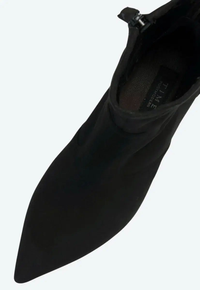 ポインテッドトゥ靴