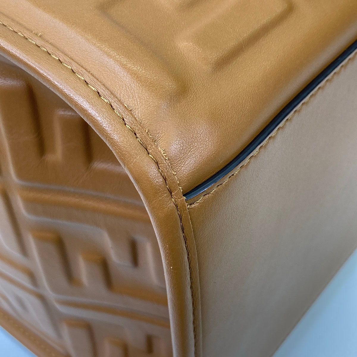 FENDI フェンディ