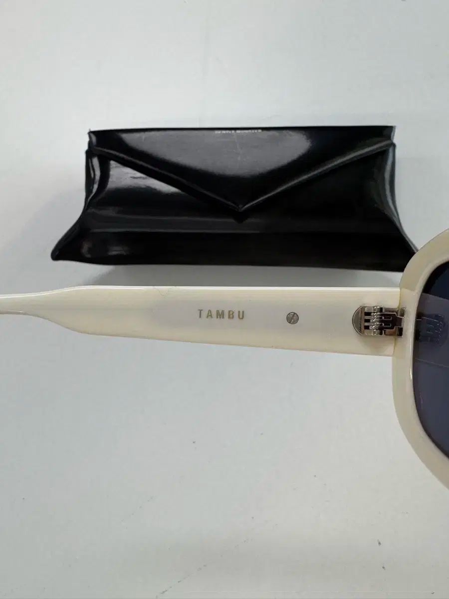 GENTLE MONSTER ジェントルモンスター サングラス タンブー tambu