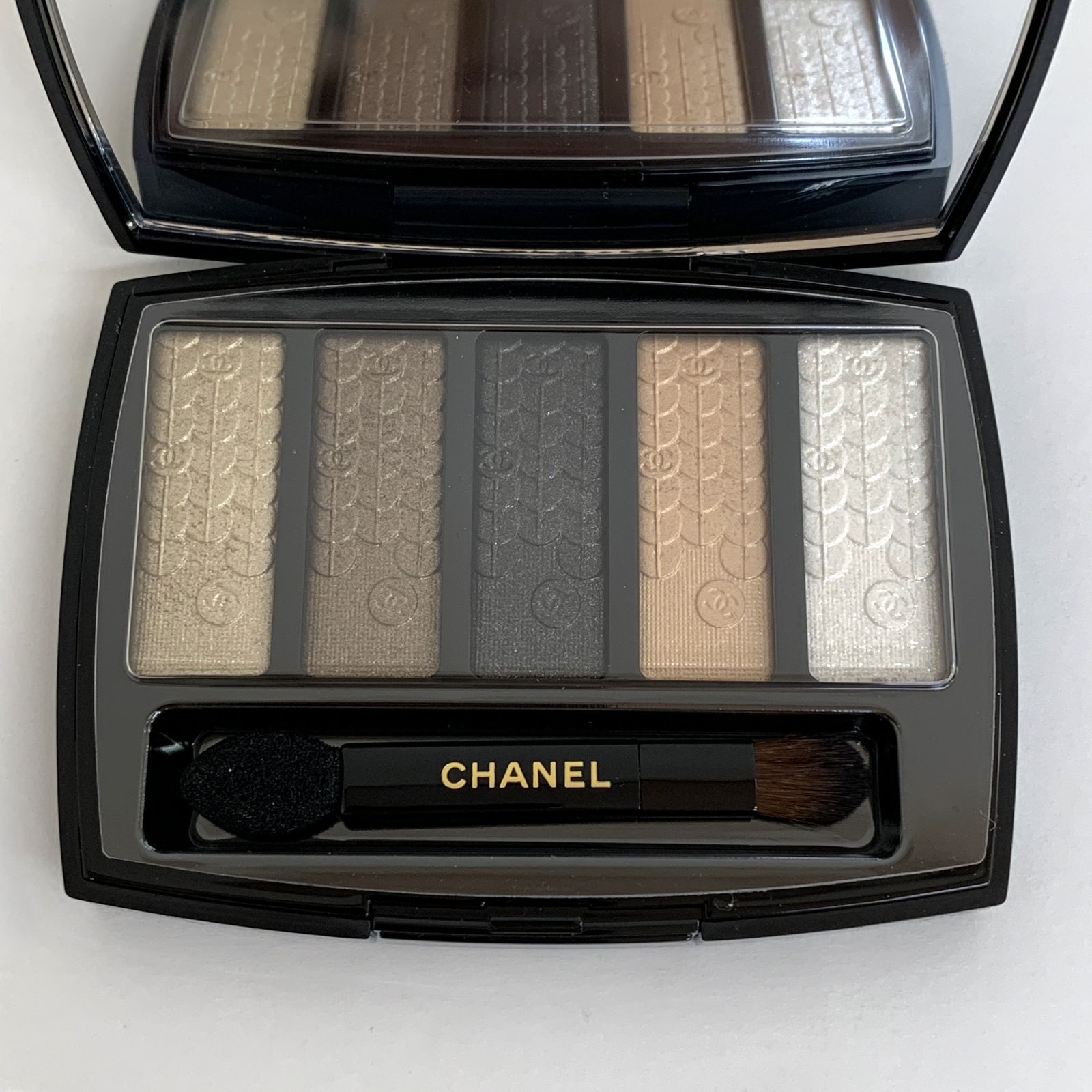 CHANEL ルミエールグラフィックアイシャドウ