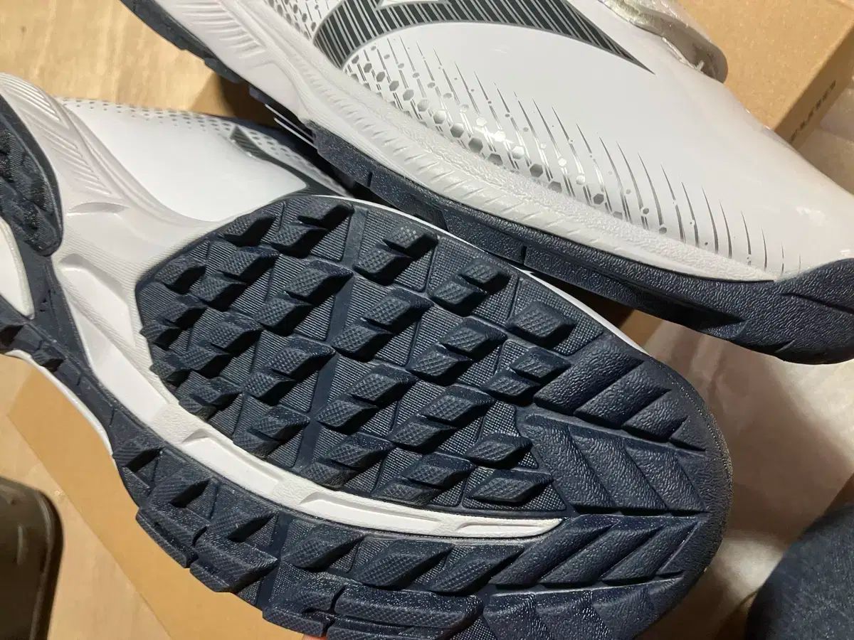 人造芝 野球シューズ