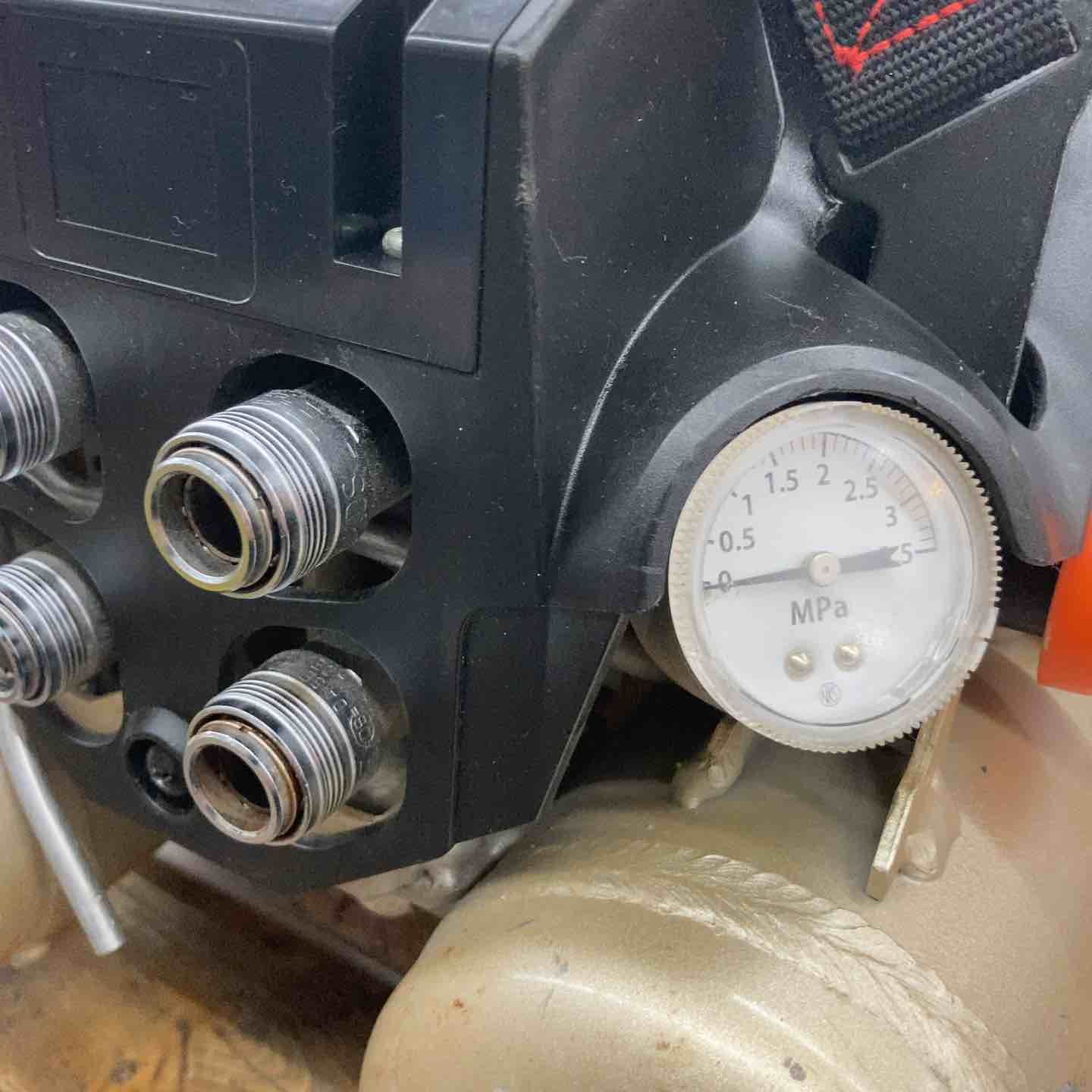 エアコンプレッサー AK-HL1110E