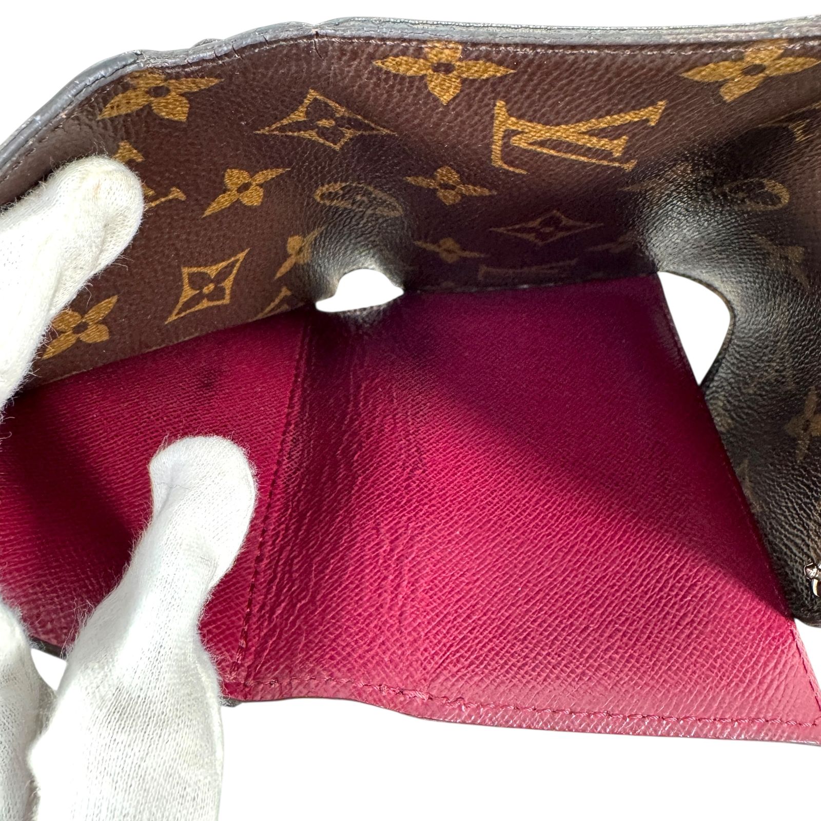 フューシャ 財布