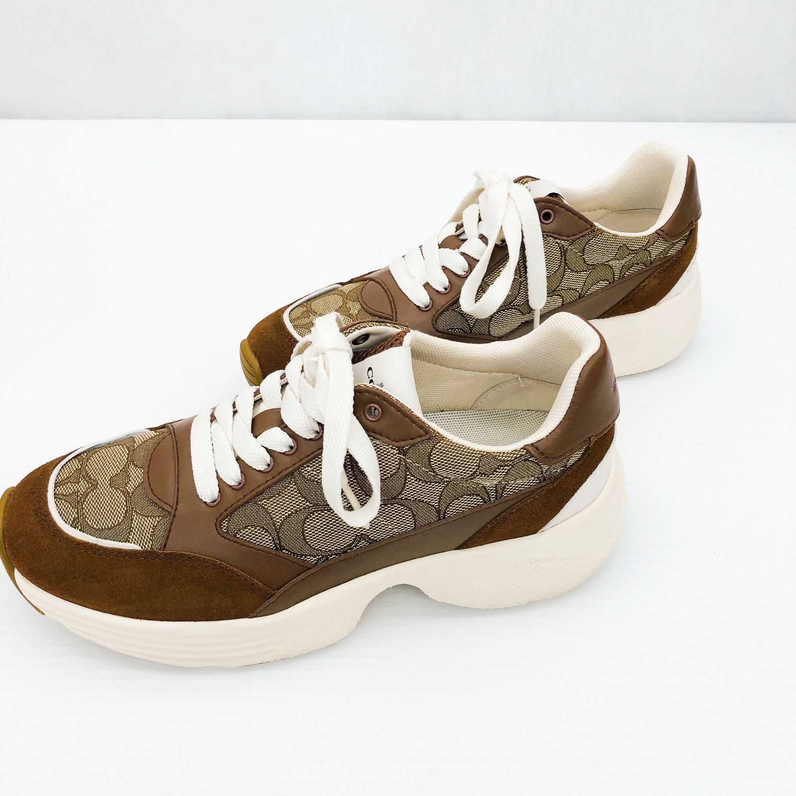  COACH TECH RUNNER IN US 7 B ベージュ レディース 靴 スニーカー 靴