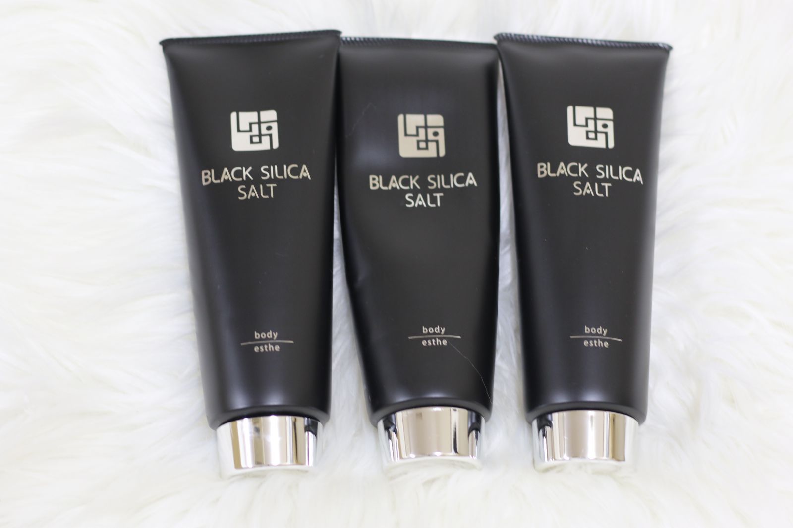 ブラックシリカソルト ボディエステ 内容量300 g中 約8割程×1本 約9割程×2本 残っています セット
