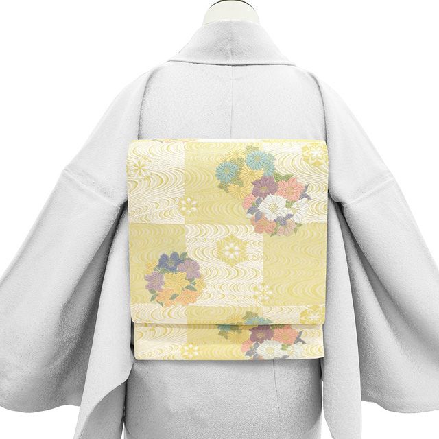 新古品 袋帯 フォーマル 唐織 正絹 京都 西陣 丸勇 雪月花 金糸 薄黄ベージュ 市松 花丸文 流水 美しい唐織 春 秋 冬 上質 袋帯 絹芯仕立て 仕立て上がり みやがわ sb54677