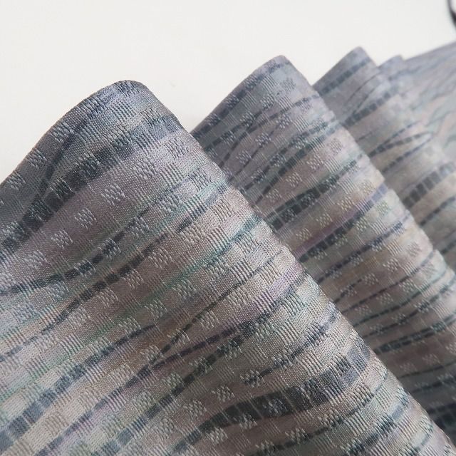 ❁tomihisa❁ 単衣 縦縞 着物 正絹 仕付け糸付 静けさの中に宿る大人の粋 小紋 6811