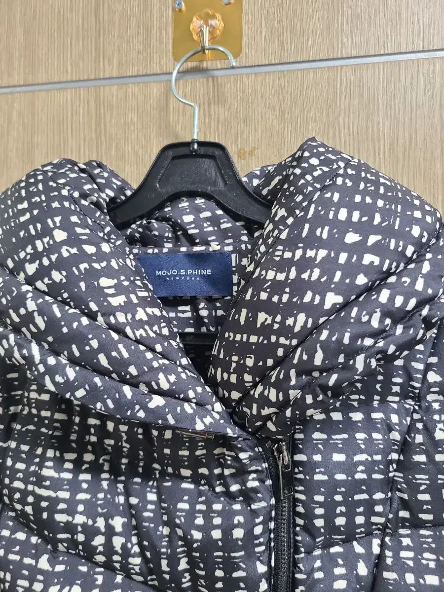MOJO S PHINE ショートダウン ブラック パータン 66