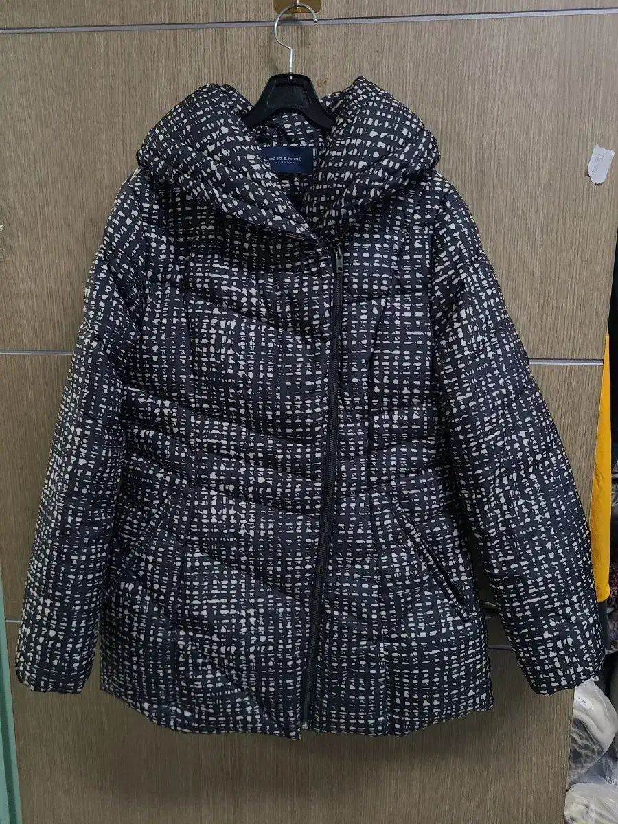MOJO S PHINE ショートダウン ブラック パータン 66