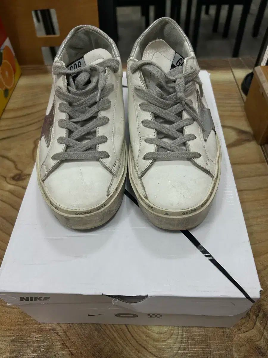 ゴールデングース ハイスタースニーカー シルバータブ