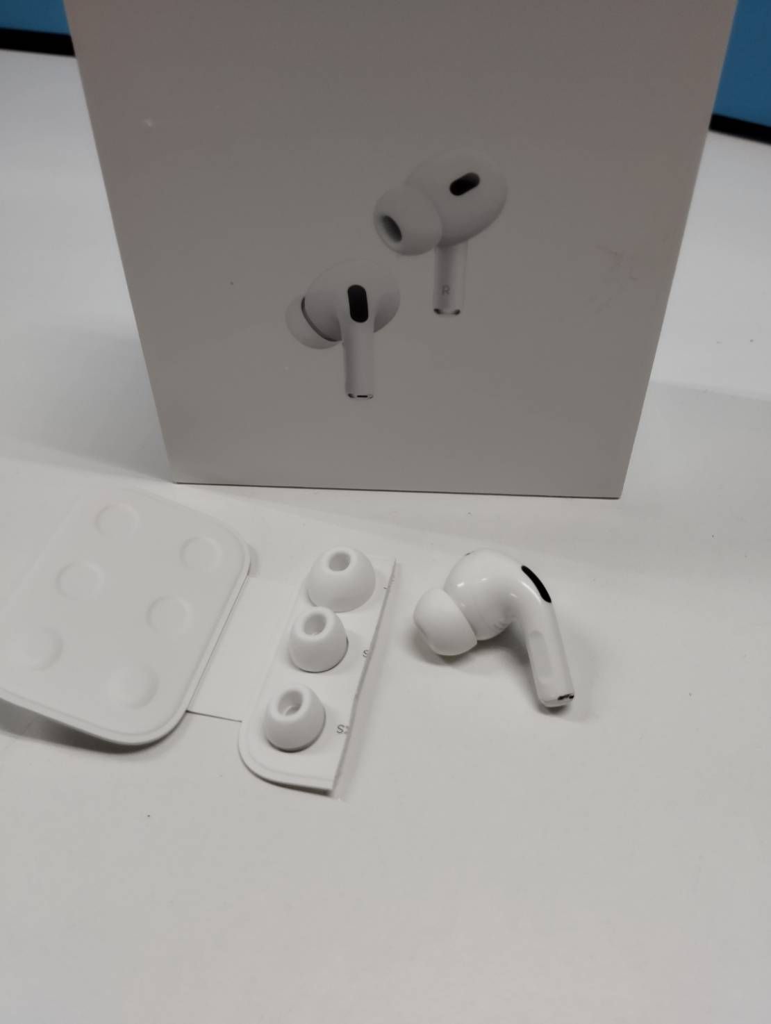 正規品】Apple AirPods Pro 第2世代/ワイヤレスイヤホン/左耳のみ 