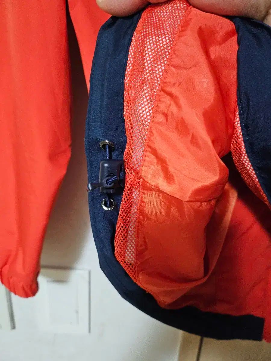 ウィンドブレーカー