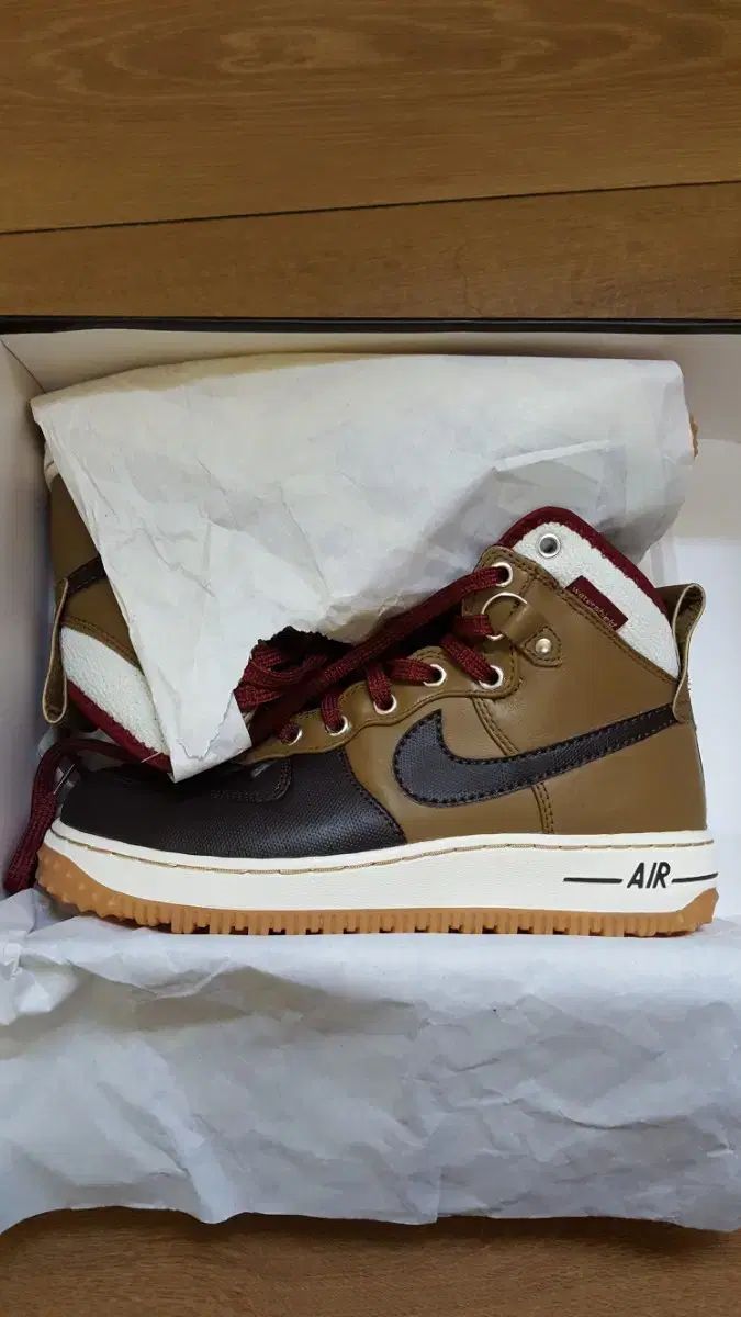 ナイキ エアフォース 1 ダックブーツ アンバー