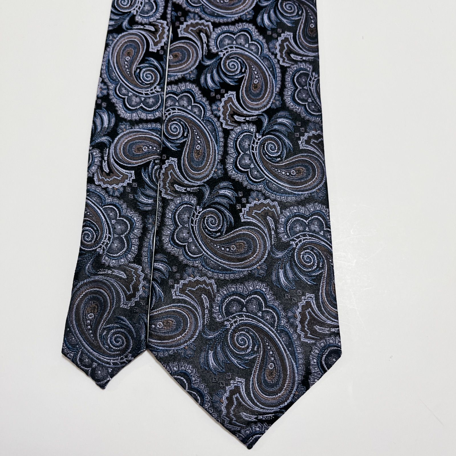 美品 エトロ ネクタイ ハイブランド ペイズリー柄 光沢 ジャガード織り 希少 美品 エトロ ネクタイ ハイブランド ペイズリー柄 光沢