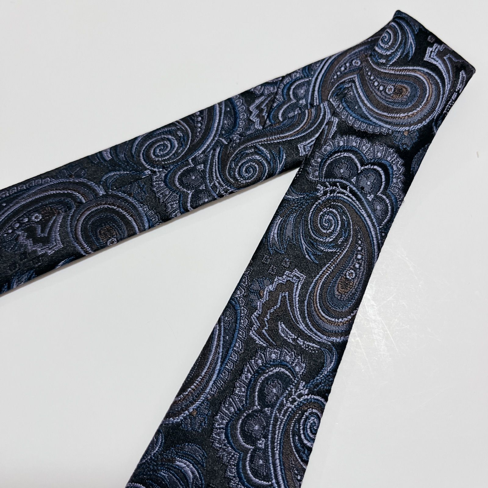 美品 エトロ ネクタイ ハイブランド ペイズリー柄 光沢 ジャガード織り 希少 美品 エトロ ネクタイ ハイブランド ペイズリー柄 光沢