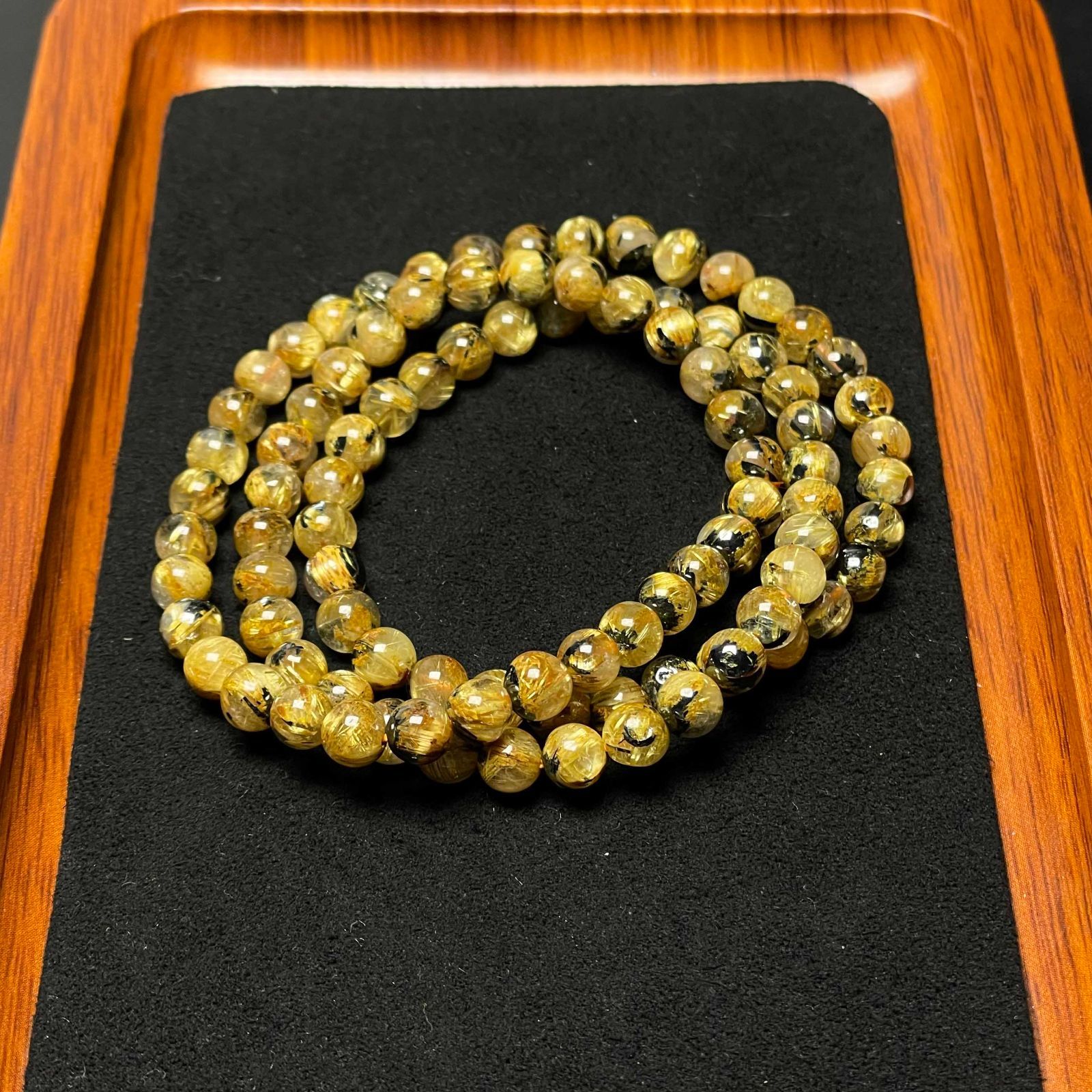 絶賛 EU製 太陽花タイチンルチル 黄金針水晶 金運 開運 ゴールド 3本巻きブレス パワーストーン プレゼント 5.9-6.3mm ZB9588