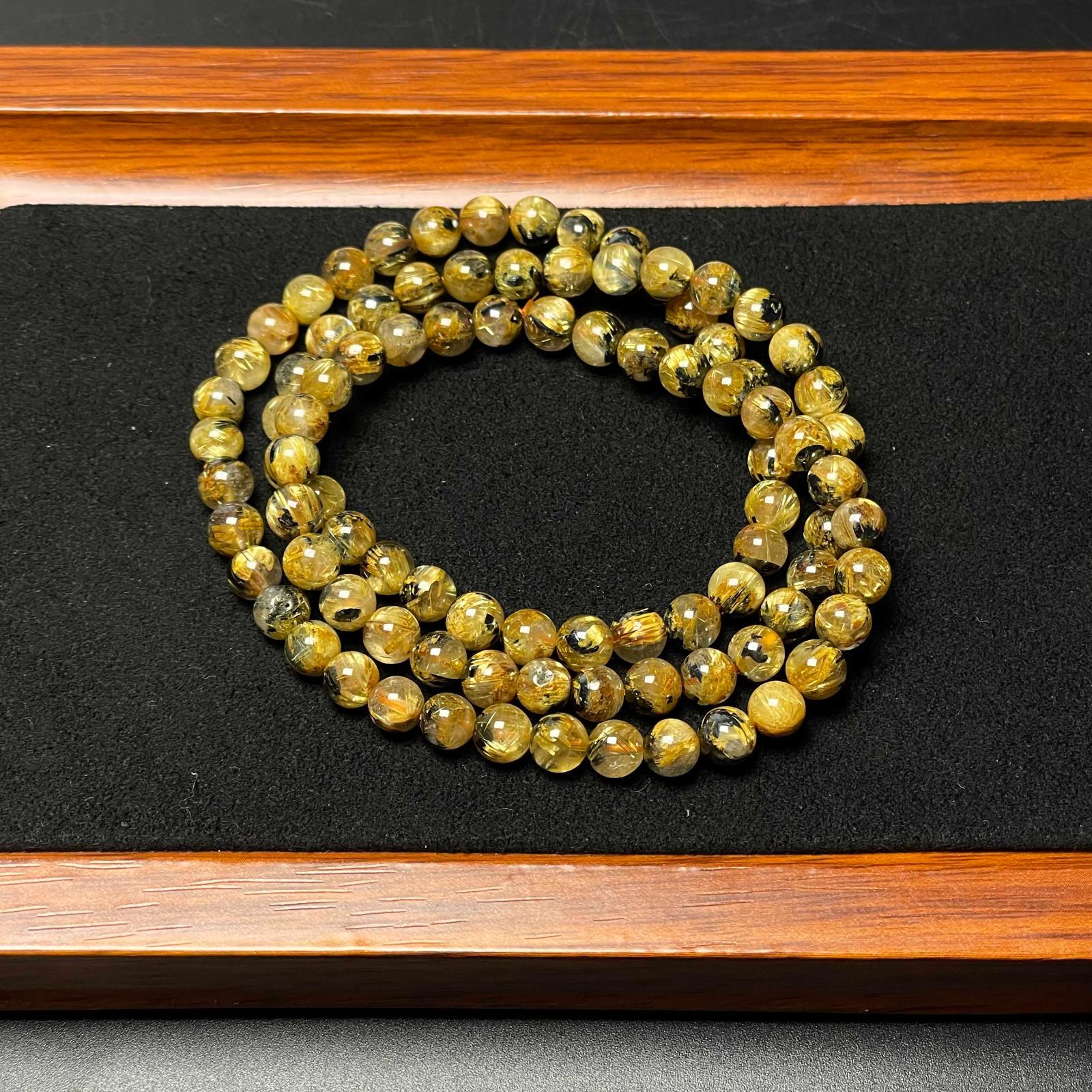 絶賛 EU製 太陽花タイチンルチル 黄金針水晶 金運 開運 ゴールド 3本巻きブレス パワーストーン プレゼント 5.9-6.3mm ZB9588