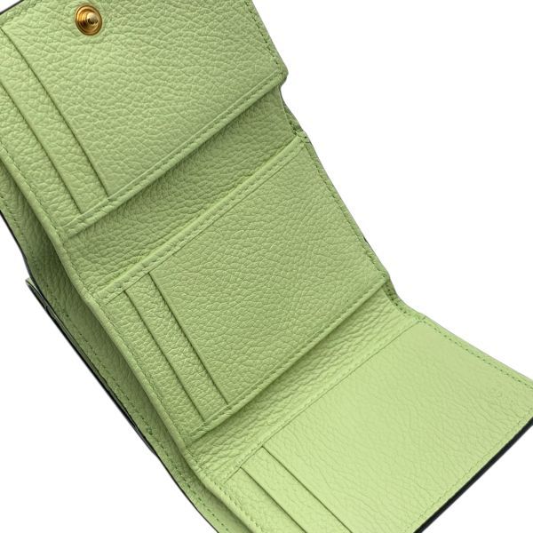洗いやすい ● グッチ GUCCI エンボスロゴ ミニウォレット 三つ折り財布 コンパクト財布 ライトグリーン レザー レディース 5E211